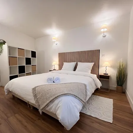6 Guests, Spacious, Free Parking